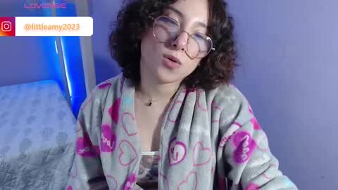 Snapshot of little__amy_ chatting on February 19, 5:27 am AMY online show from February 19, 5:27 am