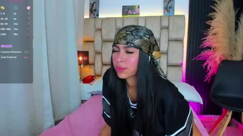 Sophie ---- connected from 1400 to 2100 Colombia time online show from May 12, 8:06 pm