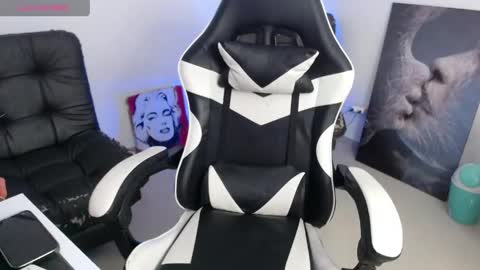Amelie  online show from May 15, 11:34 pm