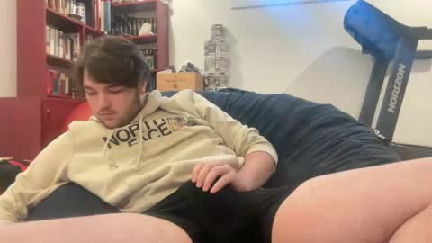 Snapshot of little_boi2much chatting on December 15, 7:21 pm little_boi2much online show from December 15, 7:21 pm