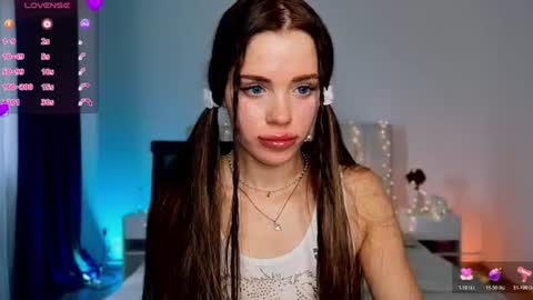Snapshot of little_cuti1e chatting on July 17, 8:21 am Kathrine online show from July 17, 8:21 am