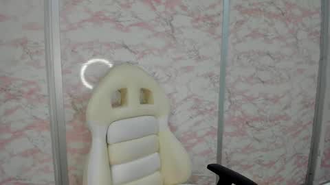 Snapshot of little_doll_4u chatting on April 24, 10:18 am ANNI online show from April 24, 10:18 am