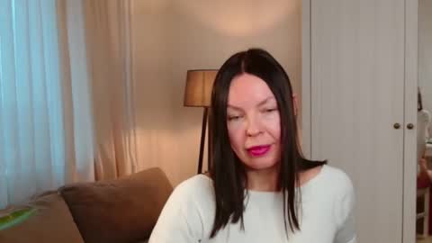 Nicole online show from December 15, 1:15 pm