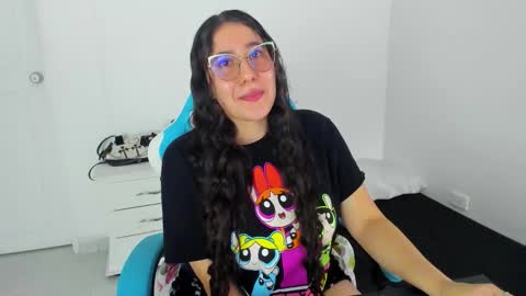 Laire  online show from November 20, 11:15 pm