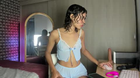 Snapshot of little_sugar19 chatting on February 19, 9:22 pm alex online show from February 19, 9:22 pm