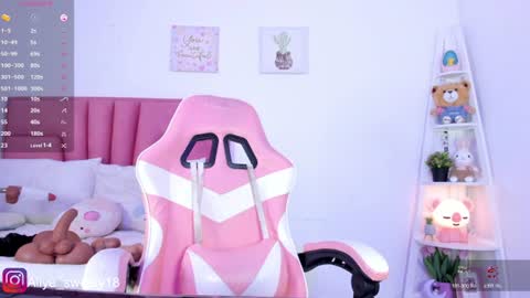 Snapshot of little_sweety_18_ chatting on June 25, 5:12 am Aliye online show from June 25, 5:12 am