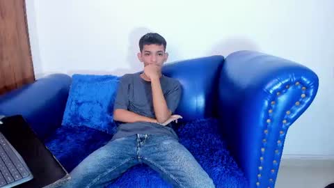 Snapshot of littlecum18 chatting on July 1, 12:18 pm Pipe online show from July 1, 12:18 pm