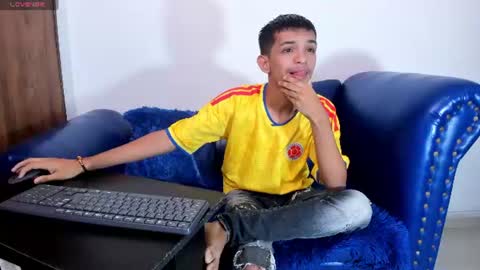 Snapshot of littlecum18 chatting on July 3, 12:22 pm Pipe online show from July 3, 12:22 pm