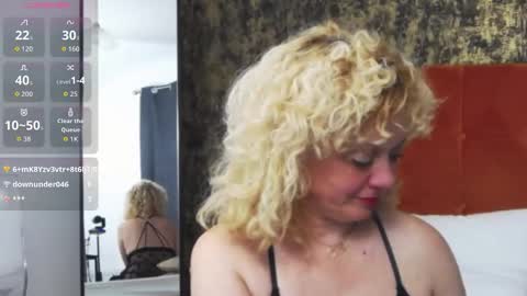 Snapshot of littlecurlygirll chatting on December 13, 7:53 pm LittleCurlyGirll online show from December 13, 7:53 pm