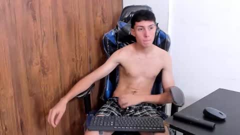 Snapshot of littledanny_ chatting on September 16, 2:07 pm DANNY online show from September 16, 2:07 pm