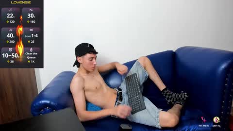 Snapshot of littledanny_ chatting on October 18, 6:19 pm DANNY online show from October 18, 6:19 pm