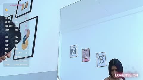 Snapshot of littlee_emilyy_ chatting on December 4, 12:03 pm Emily  online show from December 4, 12:03 pm