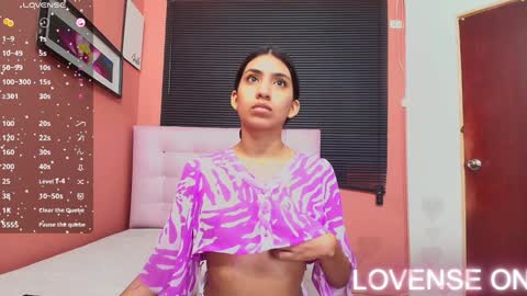 Snapshot of littlee_emilyy_ chatting on December 29, 1:28 pm Emily  online show from December 29, 1:28 pm