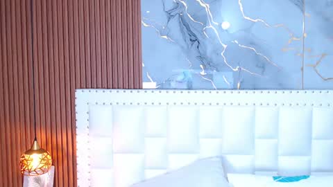 Snapshot of littlee_emilyy_ chatting on January 18, 6:03 am Emily  online show from January 18, 6:03 am