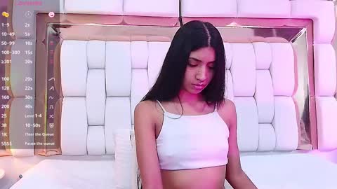 Snapshot of littlee_emilyy_ chatting on February 27, 3:04 am Emily  online show from February 27, 3:04 am