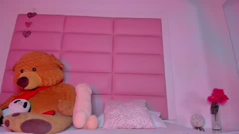 littlee_emma_ online show from February 8, 3:30 am