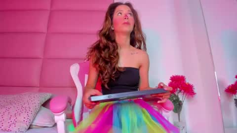 littlee_emma_ online show from February 9, 3:32 am