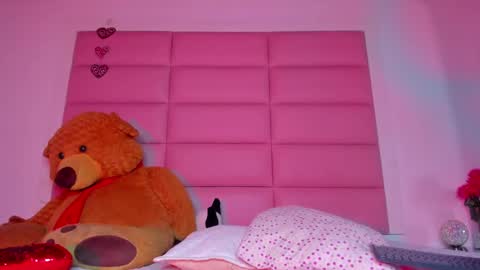 littlee_emma_ online show from February 12, 6:08 am