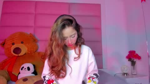 littlee_emma_ online show from February 27, 3:14 am