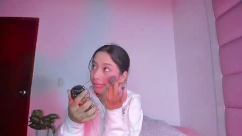 littlee_emma_ online show from October 1, 3:12 am