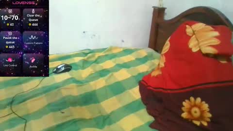 Snapshot of littlefuckomg chatting on October 11, 11:09 am shan online show from October 11, 11:09 am