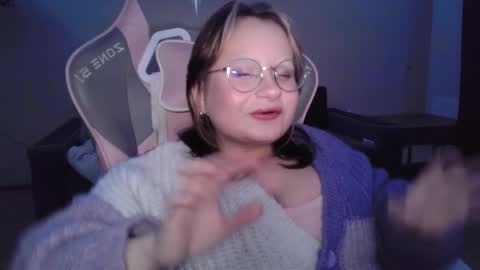 Snapshot of littlehera chatting on October 24, 5:53 pm Esfir online show from October 24, 5:53 pm