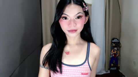littlelace_ online show from April 7, 10:20 pm