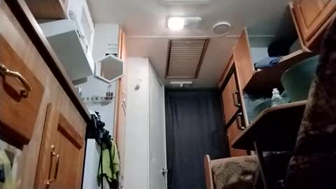 littleleo96 online show from December 2, 5:46 am