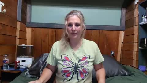 lisanixs online show from April 17, 4:10 pm