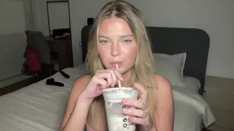 Marciabrady online show from November 6, 1:28 am