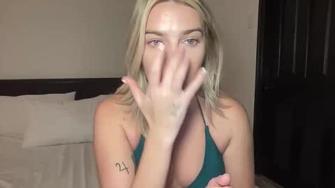 Marciabrady online show from November 10, 4:00 am