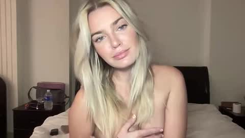 Marciabrady online show from November 11, 2:33 am