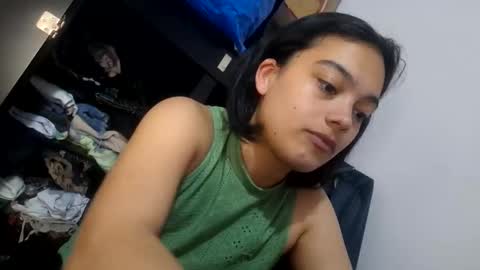 Snapshot of littlemelii chatting on October 12, 11:59 pm Melia online show from October 12, 11:59 pm
