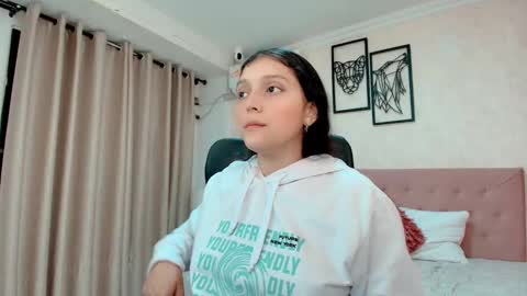 Sarahs Room online show from March 9, 2:15 am