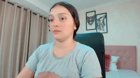 Snapshot of littlemolly_pregnant chatting on June 25, 8:24 pm Sarahs Room online show from June 25, 8:24 pm