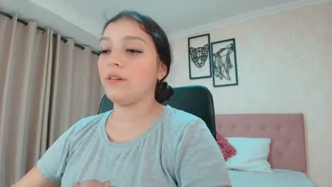 Snapshot of littlemolly_pregnant chatting on July 18, 3:11 am Sarahs Room online show from July 18, 3:11 am