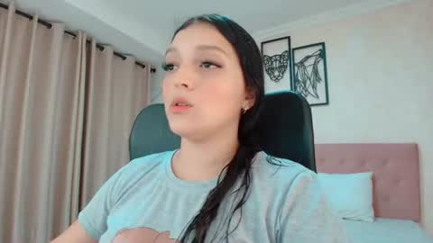 Snapshot of littlemolly_pregnant chatting on July 25, 10:29 pm Sarahs Room online show from July 25, 10:29 pm