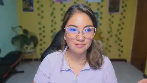 Snapshot of littleprety6969 chatting on April 16, 3:57 pm Mia Wednesday to Sunday 730 am to 1030 am Colombian Hour D online show from April 16, 3:57 pm