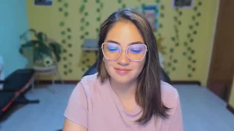 Snapshot of littleprety6969 chatting on April 17, 11:52 pm Mia Wednesday to Sunday 730 am to 1030 am Colombian Hour D online show from April 17, 11:52 pm