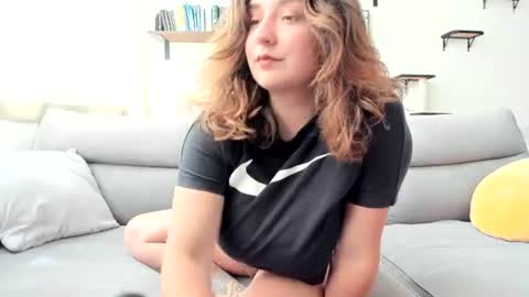 Snapshot of littlerowbo chatting on June 16, 10:45 pm Allison D online show from June 16, 10:45 pm