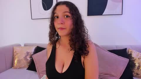 Snapshot of littlesoffi_gh chatting on February 22, 2:41 pm    online show from February 22, 2:41 pm