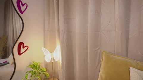 littletammy_ online show from February 7, 4:00 pm