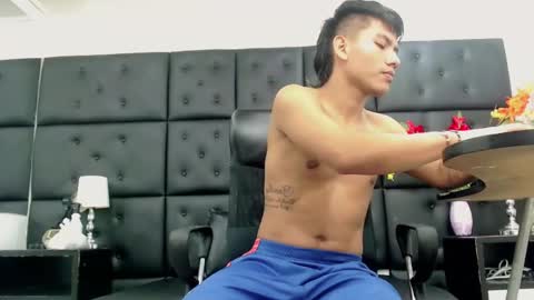 Snapshot of littletommy01 chatting on February 12, 5:05 am littletommy01 online show from February 12, 5:05 am