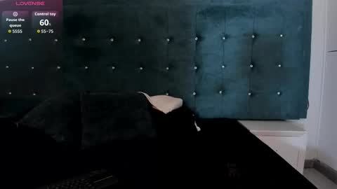 littlevaale online show from February 12, 9:37 am