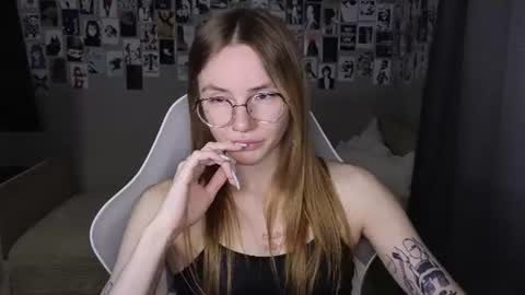 Snapshot of littlevildevil chatting on June 12, 8:24 am Eliana online show from June 12, 8:24 am