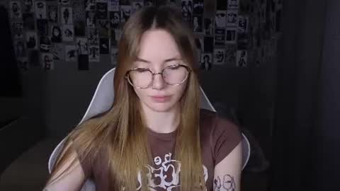 Snapshot of littlevildevil chatting on June 13, 8:01 am Eliana online show from June 13, 8:01 am