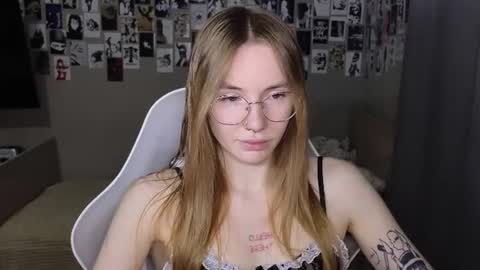 Snapshot of littlevildevil chatting on July 18, 7:01 am Eliana online show from July 18, 7:01 am