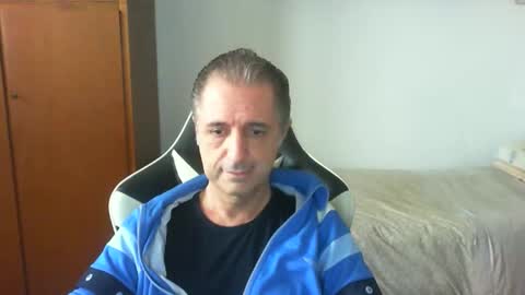 liuk53 online show from May 5, 12:24 pm