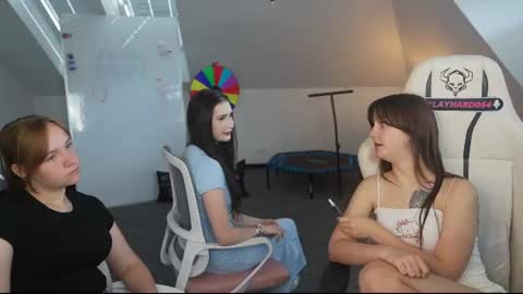 Snapshot of livehub054 chatting on June 25, 10:20 am Sheryl online show from June 25, 10:20 am