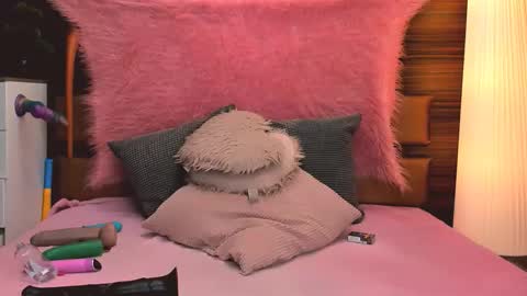 Snapshot of liviahott chatting on February 1, 7:56 pm Livia and Lucy D online show from February 1, 7:56 pm